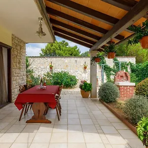 Stylish Flats With Two Bedrooms In Apartment Premantura